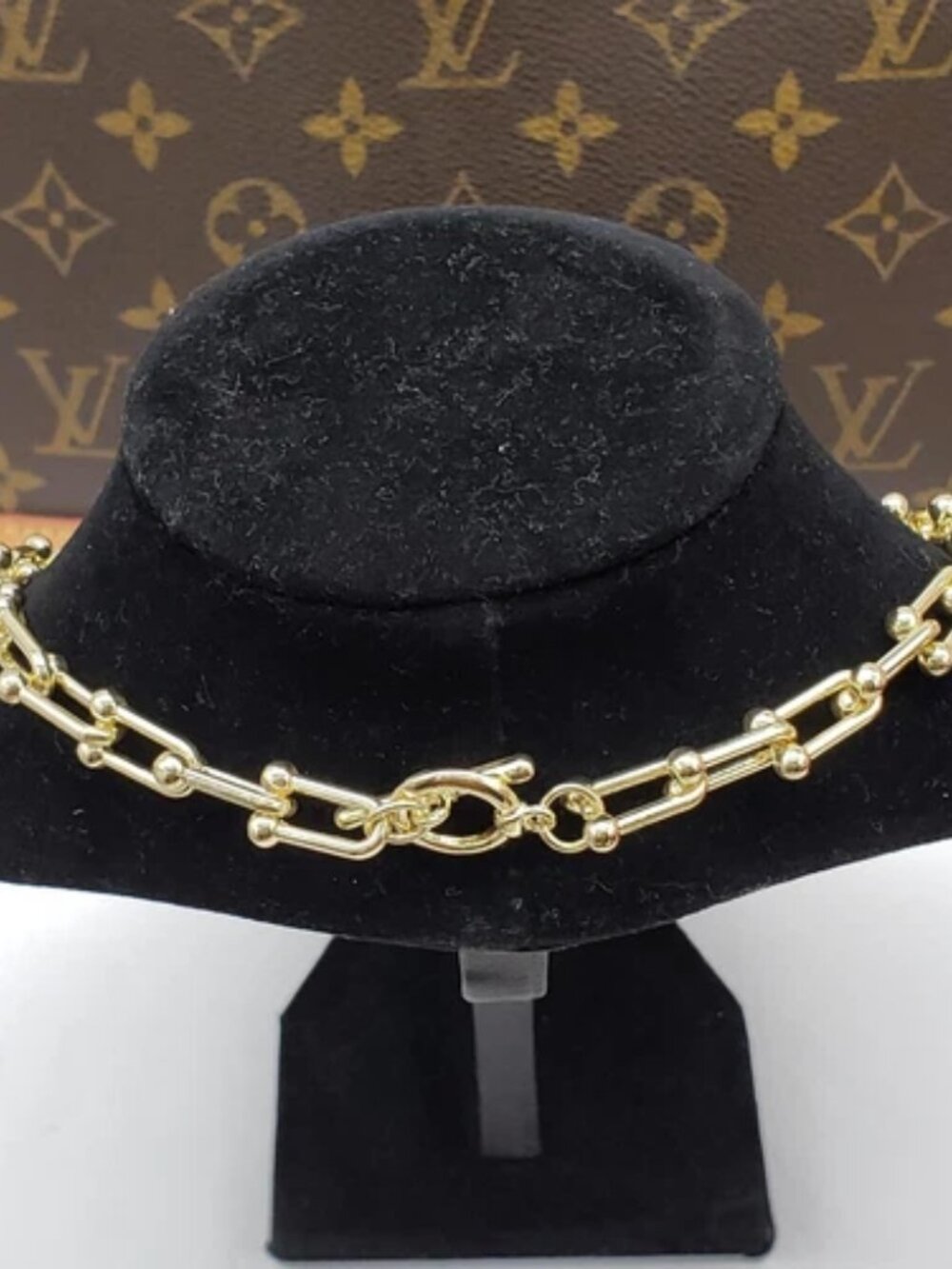 Gold-Plated Necklace with Authentic Louis Vuitton Padlock - Picture 4 of 6